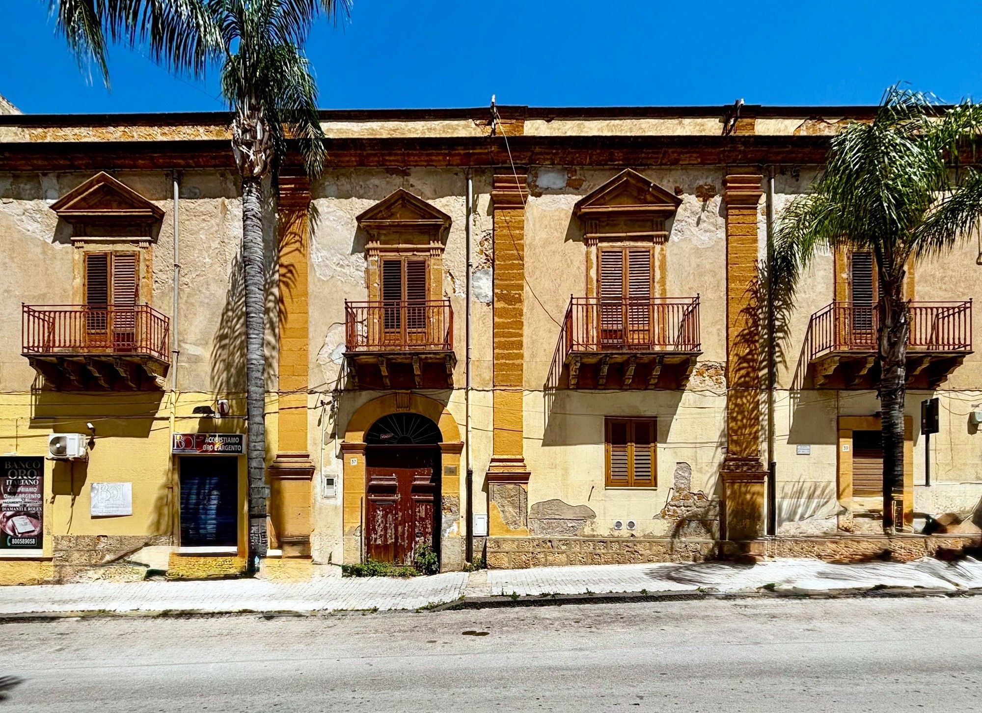 Immagini Palazzetto in centro storico da ristrutturare integralmente