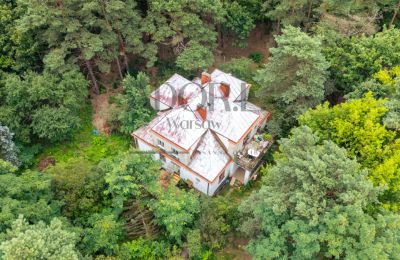 Immobili storici, Villa d’epoca da ristrutturare con ampio giardino nel sud di Varsavia