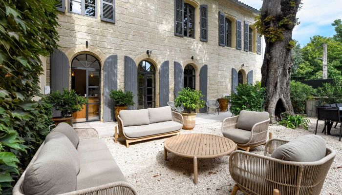 Proprietà storica in vendita Uzès, Occitania,  Francia