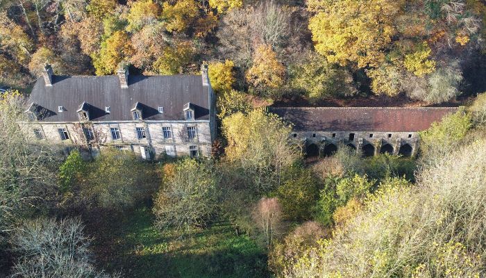 Antica abbazia in Normandia – Dimora del XVIII secolo con rovine medievali