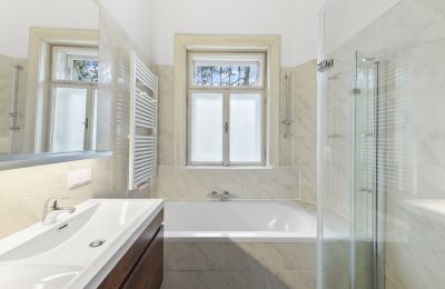 Villa storica in vendita Währing, Vienna, Das Tageslicht-Badezimmer