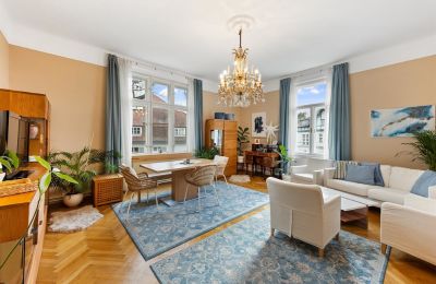 Villa storica in vendita Währing, Vienna, Der freundliche und geräumige Wohnbereich im Obergeschoss