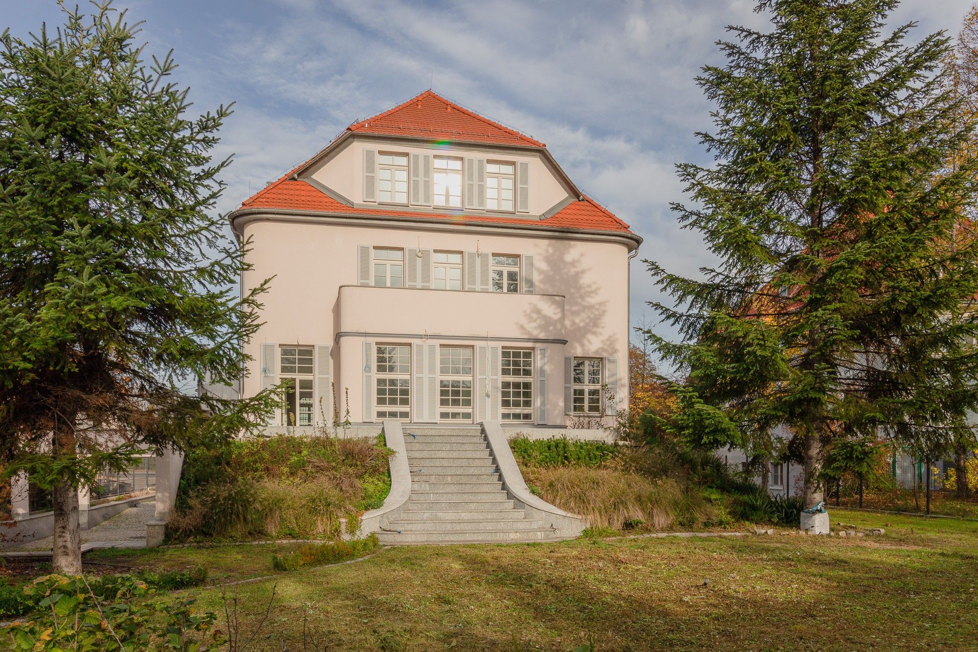Immagini Villa d’epoca modernista anteguerra