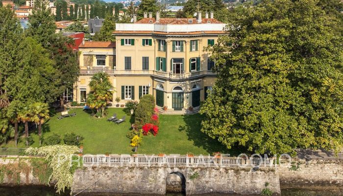 Appartamento in edificio storico in vendita Como, Lombardia