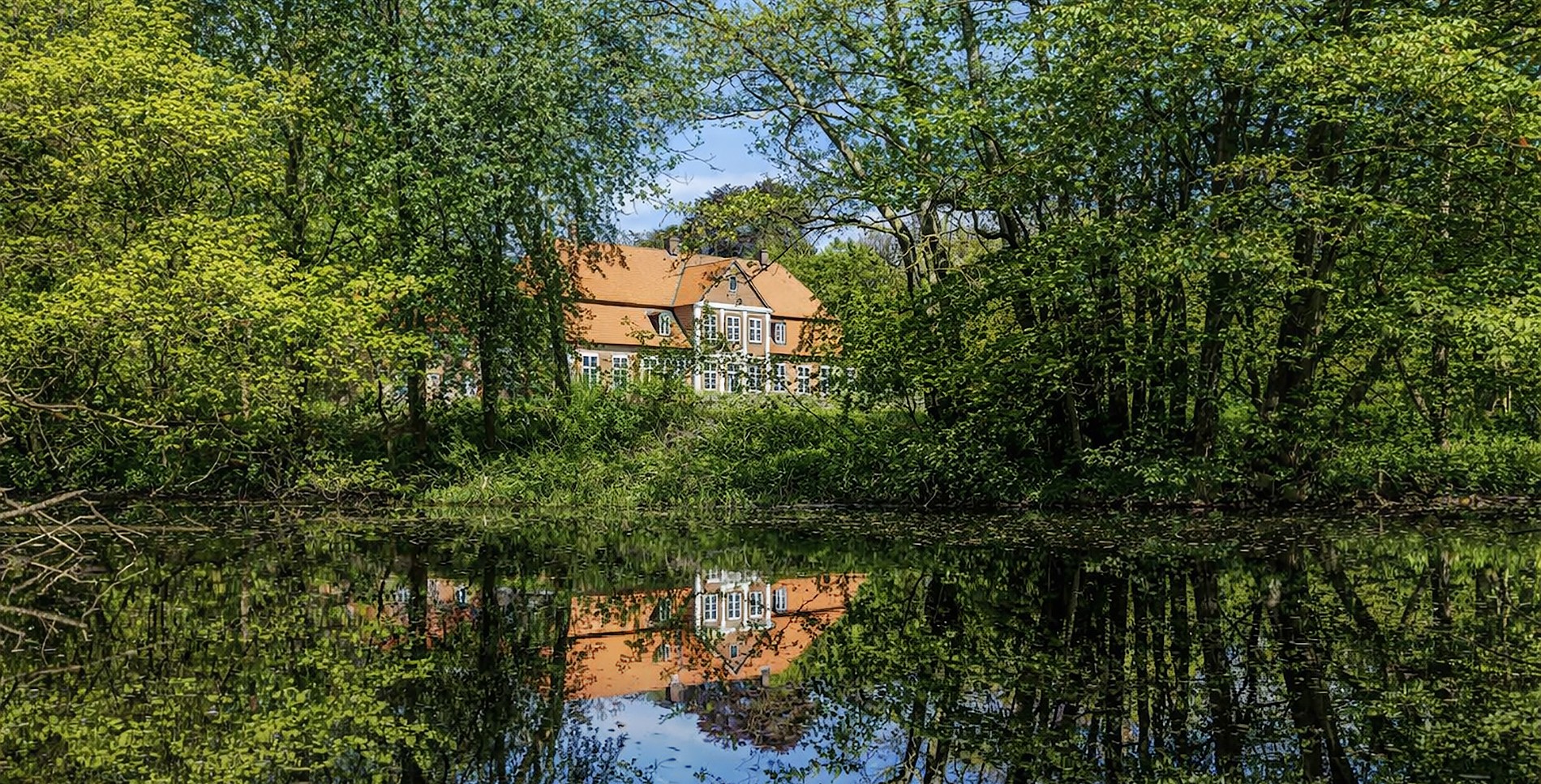 Immagini Dimora storica barocca autentica con fossato vicino al Mar Baltico e alla Danimarca