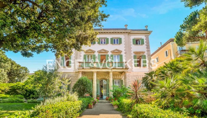 Villa Tiberini: eleganza ottocentesca sul lungomare di Livorno