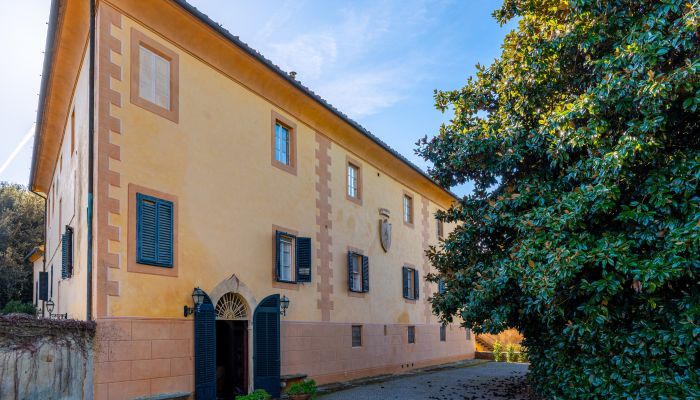 Villa Storica con Piscina e Cappella Affrescata – Prestigiosa Opportunità Hospitality in Toscana