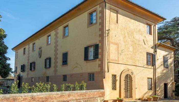 Villa Storica con Piscina e Cappella Affrescata – Prestigiosa Opportunità Hospitality in Toscana
