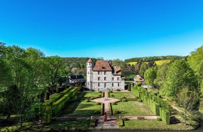 Immobili storici, Castello con fossato in Normandia