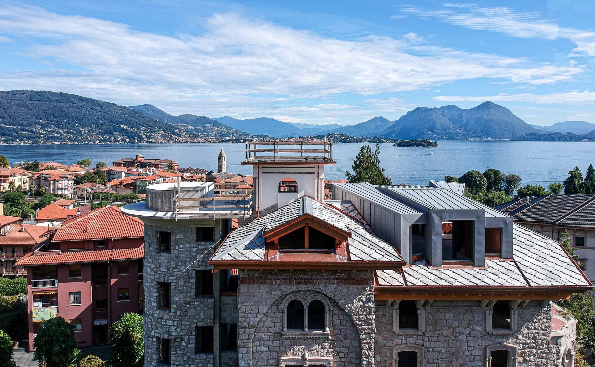 Immagini Prestigiosa villa d'epoca in vendita a Baveno da ristrutturare
