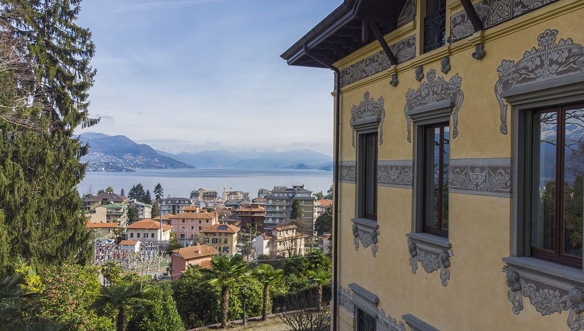 Immagini Prestigiosa Villa Liberty in vendita nel centro di Stresa