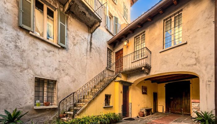 Casa ristrutturata a 50 metri dal Lago Maggiore a Belgirate