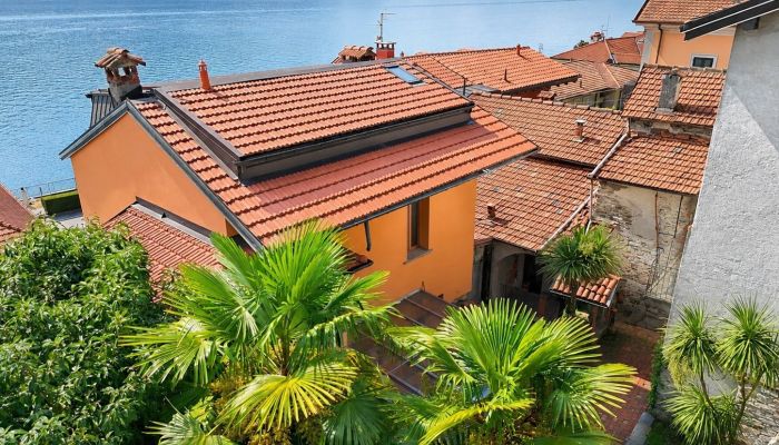 Casa storica di charme a Ghiffa con vista sul Lago Maggiore e cortile privato