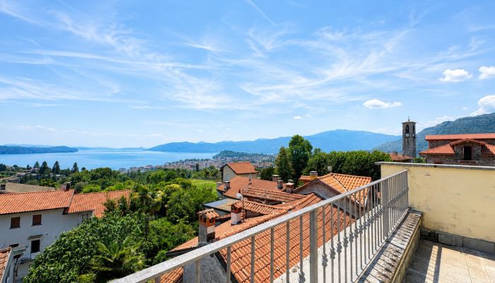 Villa del XVII secolo con vista sul Lago Maggiore, terrazzi panoramici e tre unità indipendenti