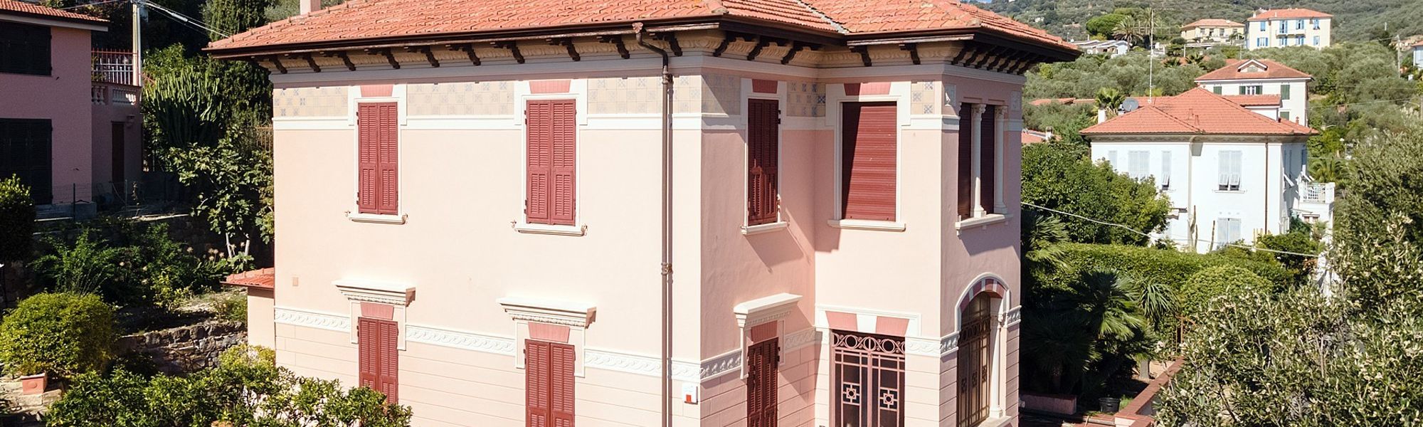 Immagini Villa in stile liberty con vista mare a Porto Maurizio