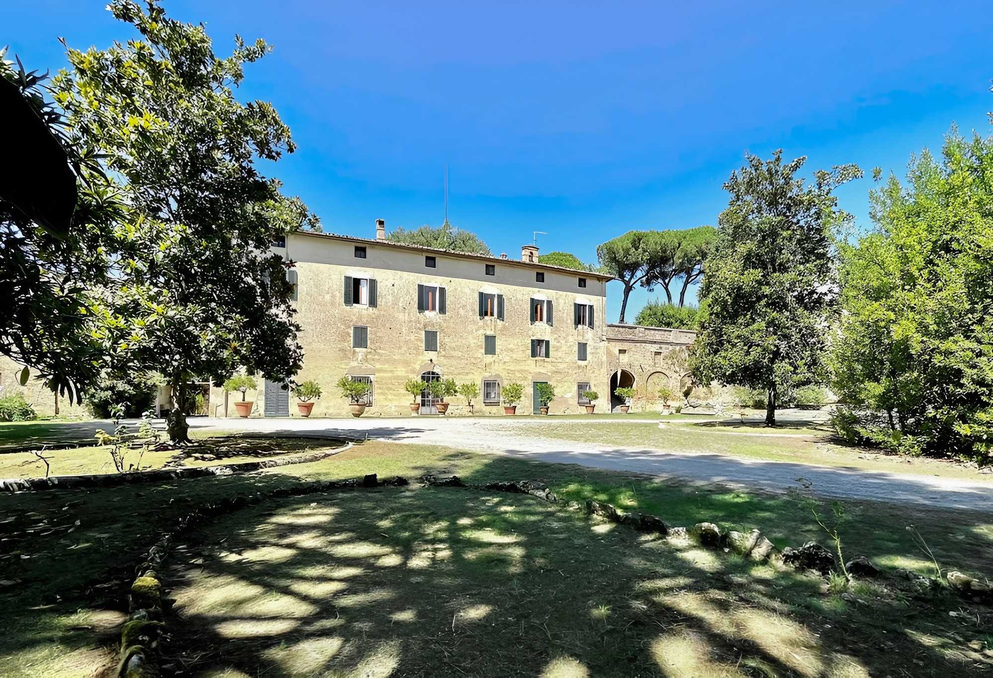 Immagini Splendida villa in posizione collinare con vista su Siena