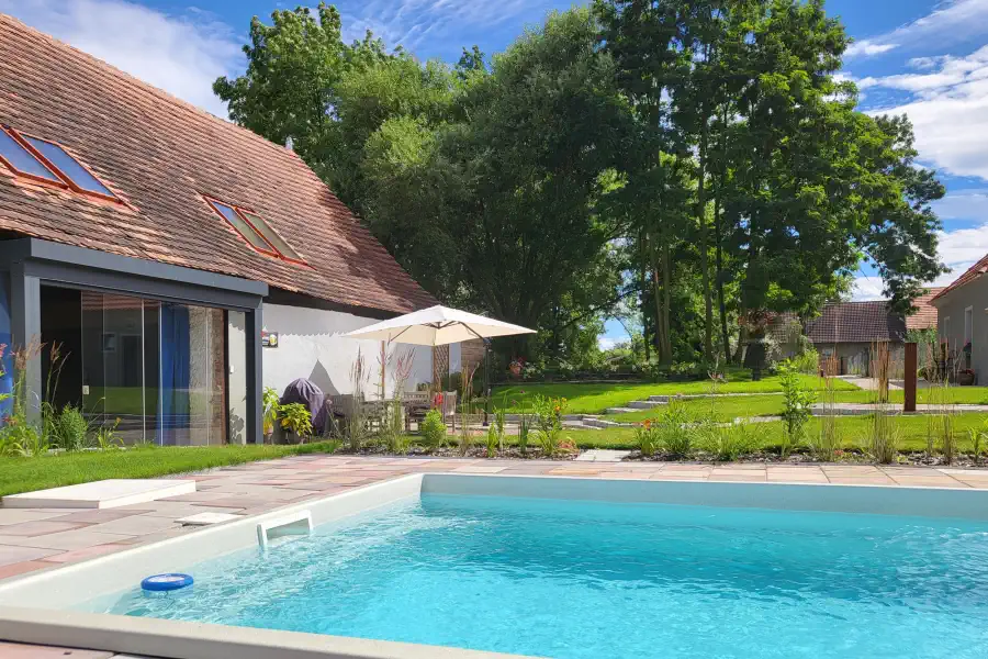 Castello con giardino e piscina