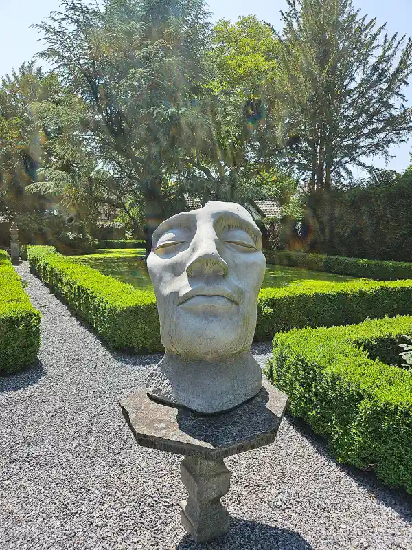 Vista sul giardino dello Château Thor – luogo per ospiti internazionali