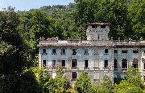 Lesa, Via Sempione - Ville del Lago Maggiore: Villa Cavallini