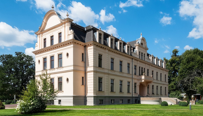 Foto /pp/medium-deutschland-brandenburg-ribbeck-schloss.jpg