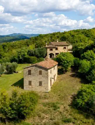 Casale umbro con piscina e dépendance da ristrutturare, 06026 Pietralunga, Umbria