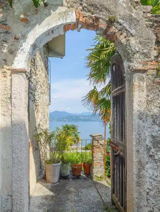 Frantoio storico con corte, giardino e vista lago a Germignaga, Lago Maggiore, Germignaga, Lombardia