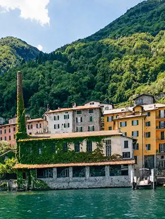 Proprietà unica sul lago di Como: ex filanda con appartamenti, Brienno, Lombardia