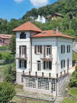 Villa liberty con vista panoramica, vicino ad Argegno, Dizzasco, Lombardia