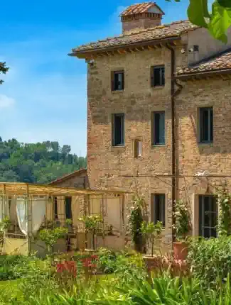 Tenuta con terreni biodinamici tra Pisa e Firenze, Pisa, Toscana