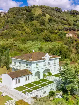 Villa Beatrice – Residenza storica con 1,4 ettari di parco e vigneto a Massa-Carrara, Saldina, Toscana