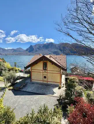 Historisches Anwesen mit Seeblick, gepflegter Garten, helle Räumlichkeiten, drei separate Wohneinheiten, 28823 Ghiffa, Piemont