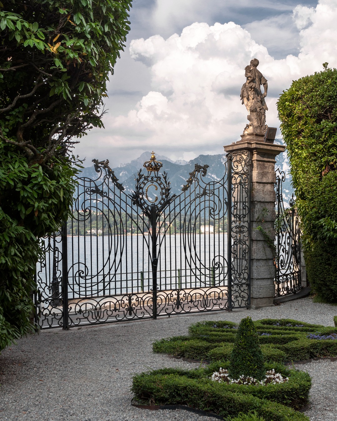 Villa Carlotta, Portale d'ingresso